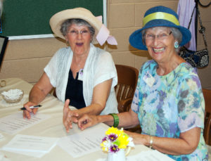 Jane-and-Janice-greeting-table